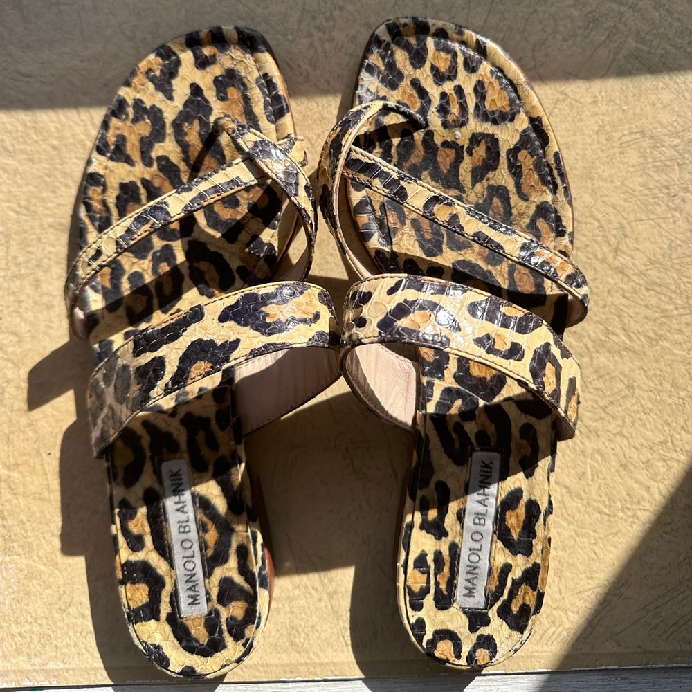 MANOLO BLAHNIK stylish leopard flats size 37.5